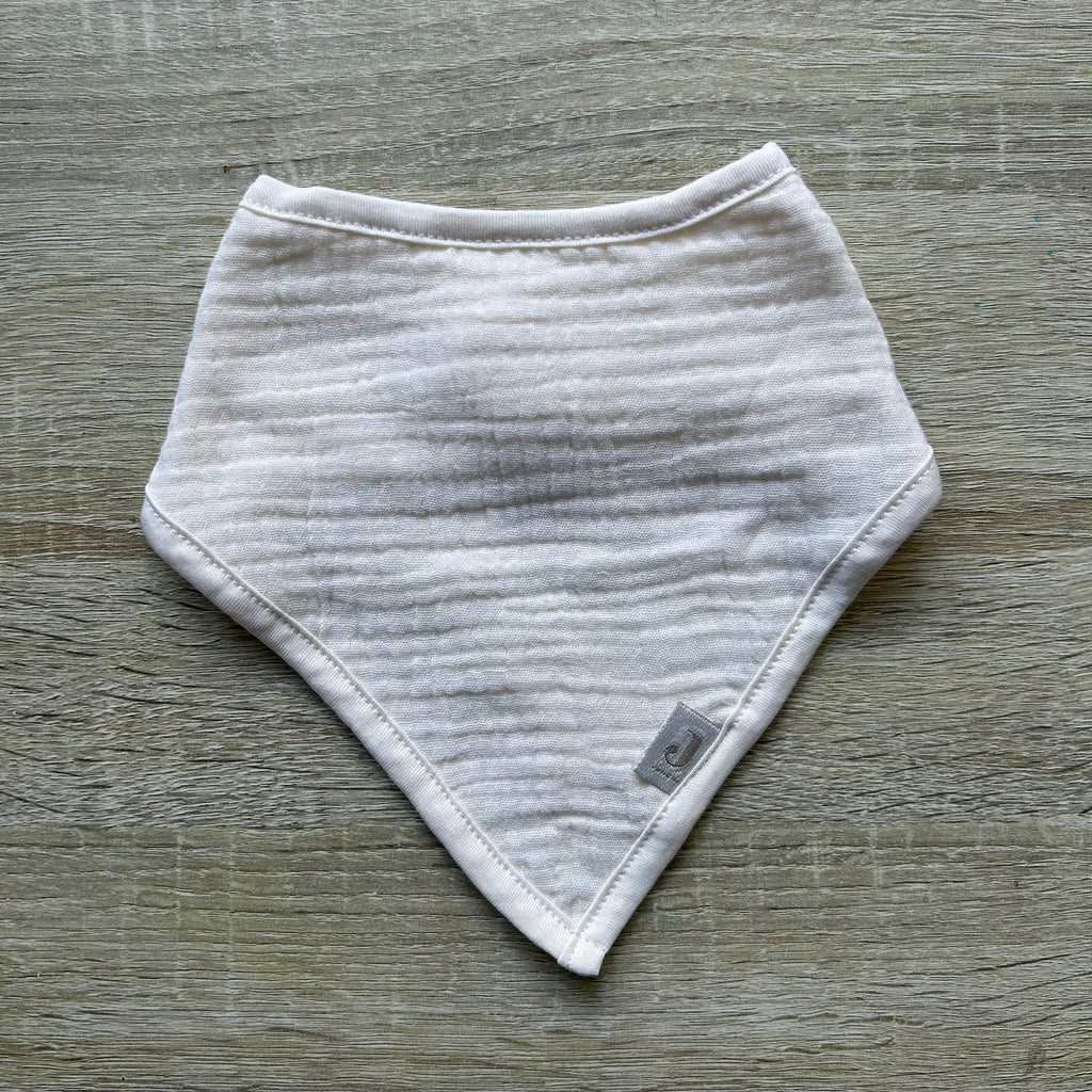 Baby Halstuch aus Musselin in Creme, mit Namen bestickt