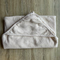 Baby Kapuzenhandtuch in Creme aus Baumwolle, mit Namensstickerei