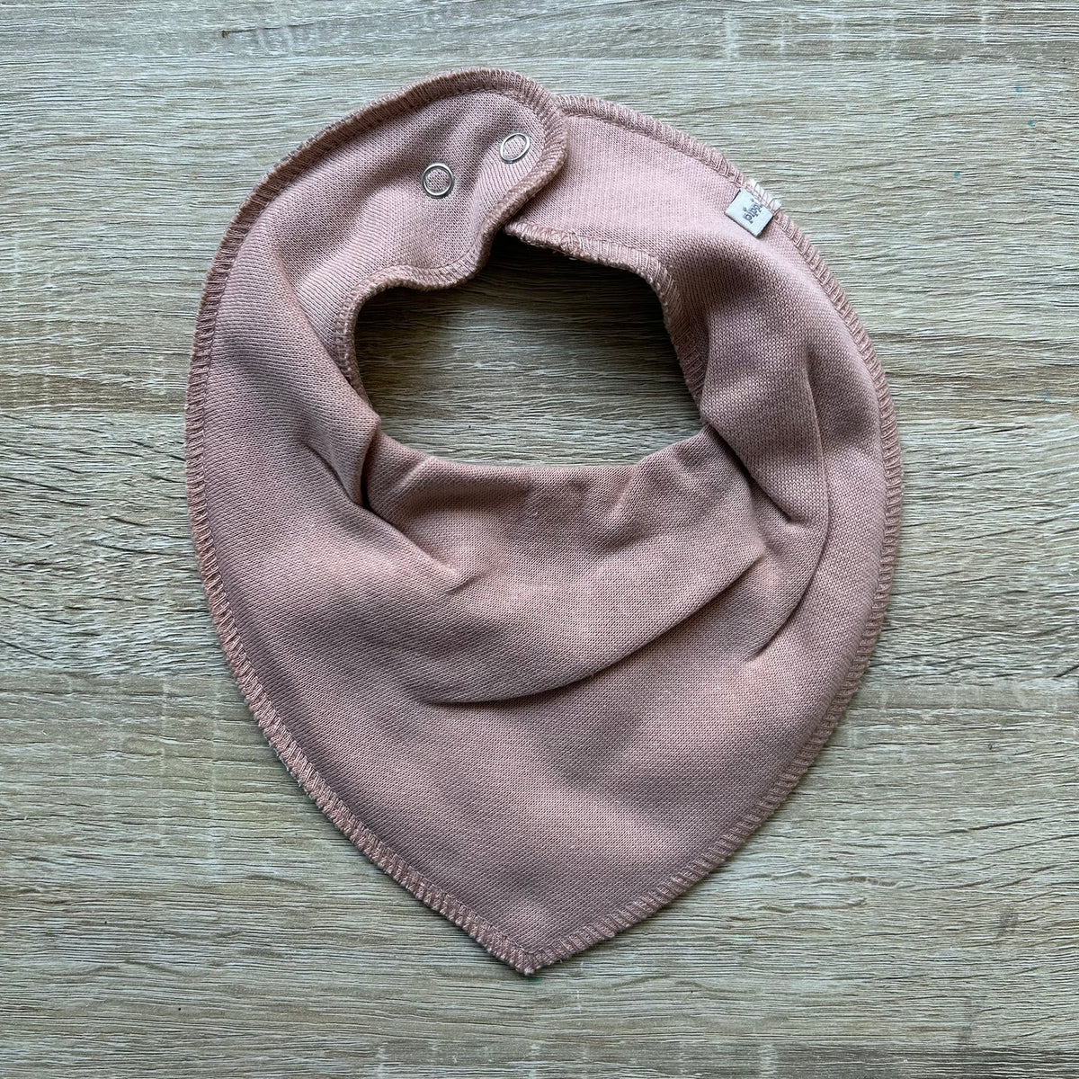 Baby Lätzchen in Alt-Rosa, personalisiert mit Namen bestickt