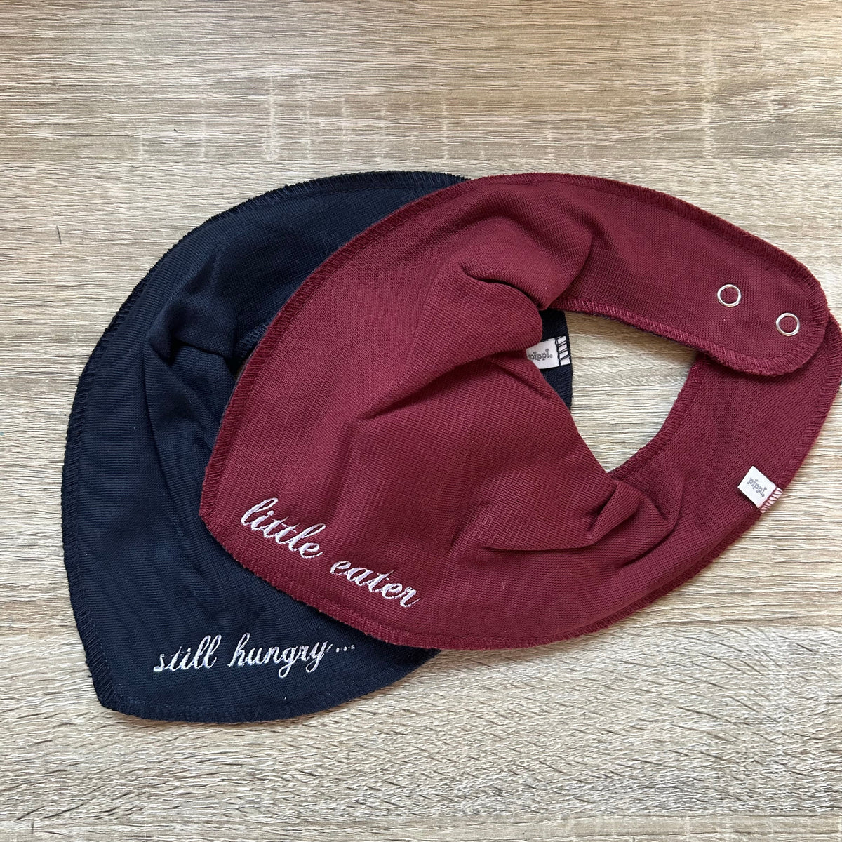 Personalisiertes Baby Lätzchen aus Baumwolle mit Namen bestickt, Produktansicht