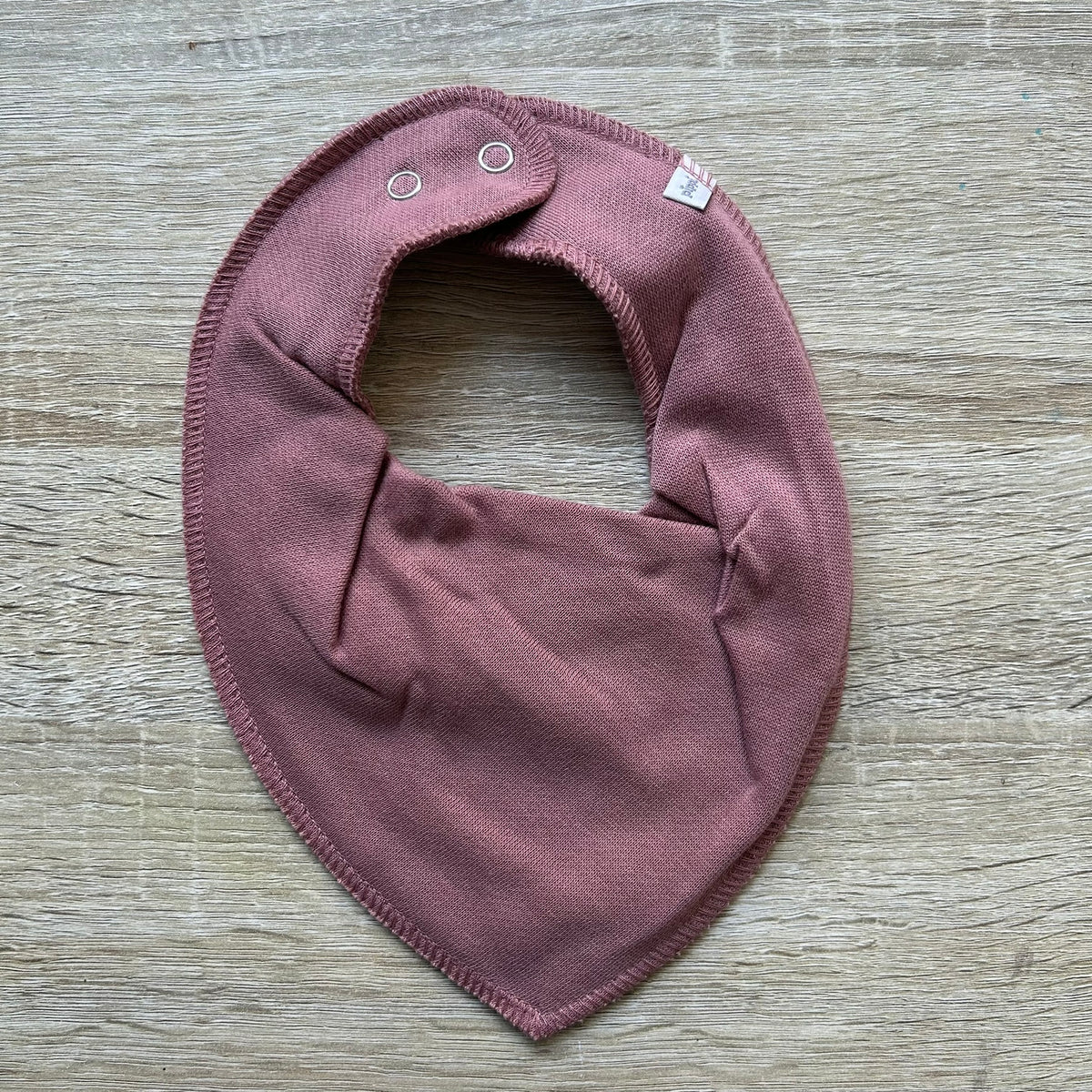 Baby Lätzchen in Rosa, personalisiert mit Namen bestickt